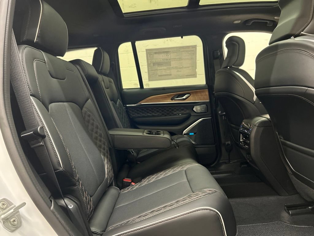 New 2026 Jeep Grand Cherokee Summit w/ Obsidian Package AWD/4WD image 9
