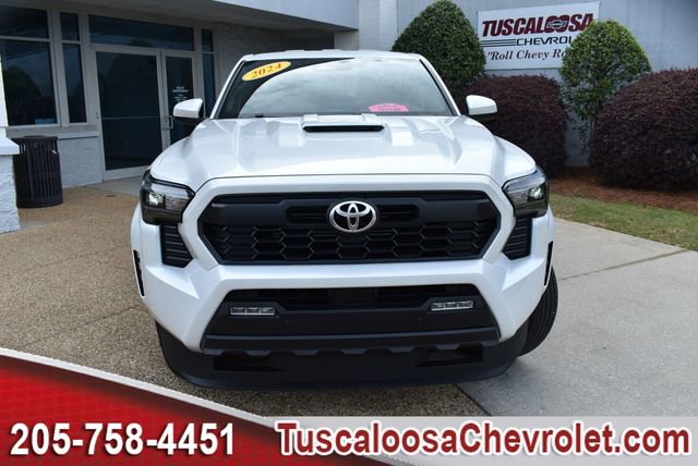 Used 2024 Toyota Tacoma TRD Sport w/ TRD Sport Upgrade Package image 4