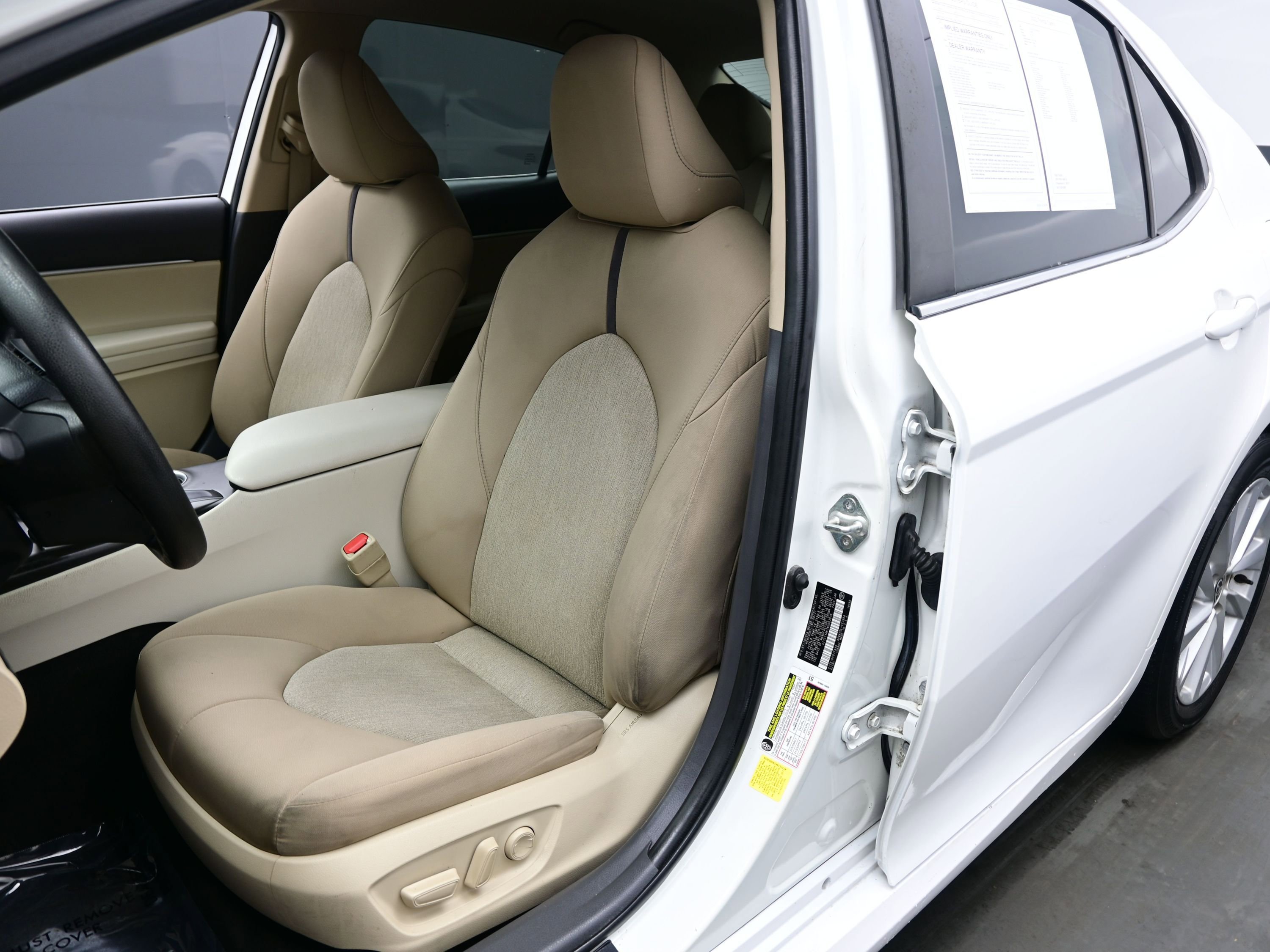 Used 2022 Toyota Camry LE image 12