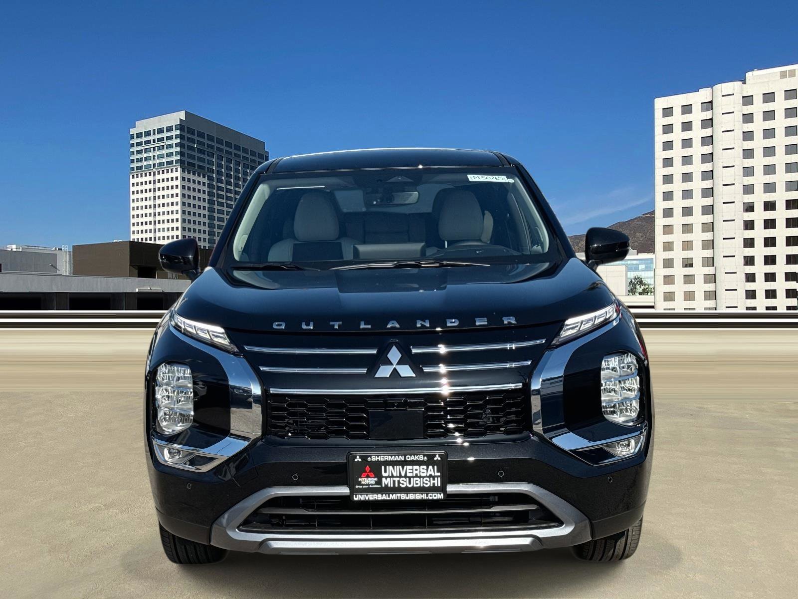 New 2025 Mitsubishi Outlander SE image 2
