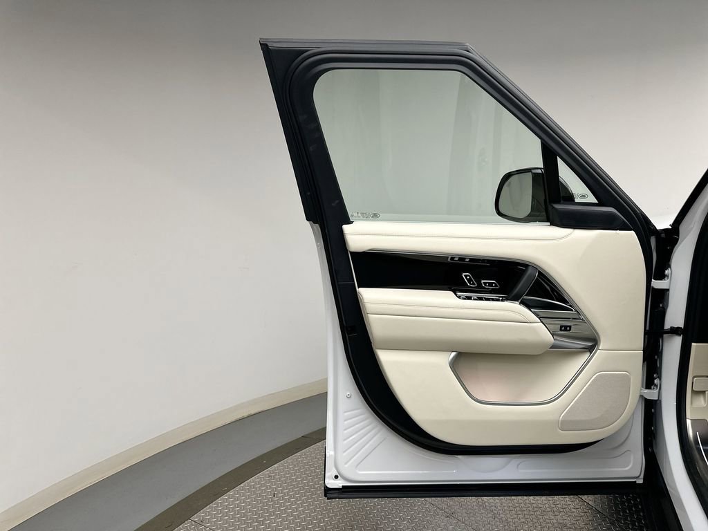 New 2026 Land Rover Range Rover SE image 21