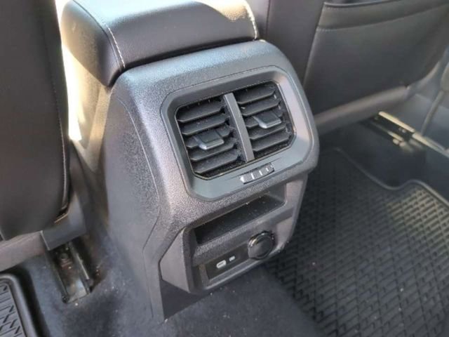 Used 2022 Volkswagen Tiguan SE w/ Panoramic Sunroof Package image 25