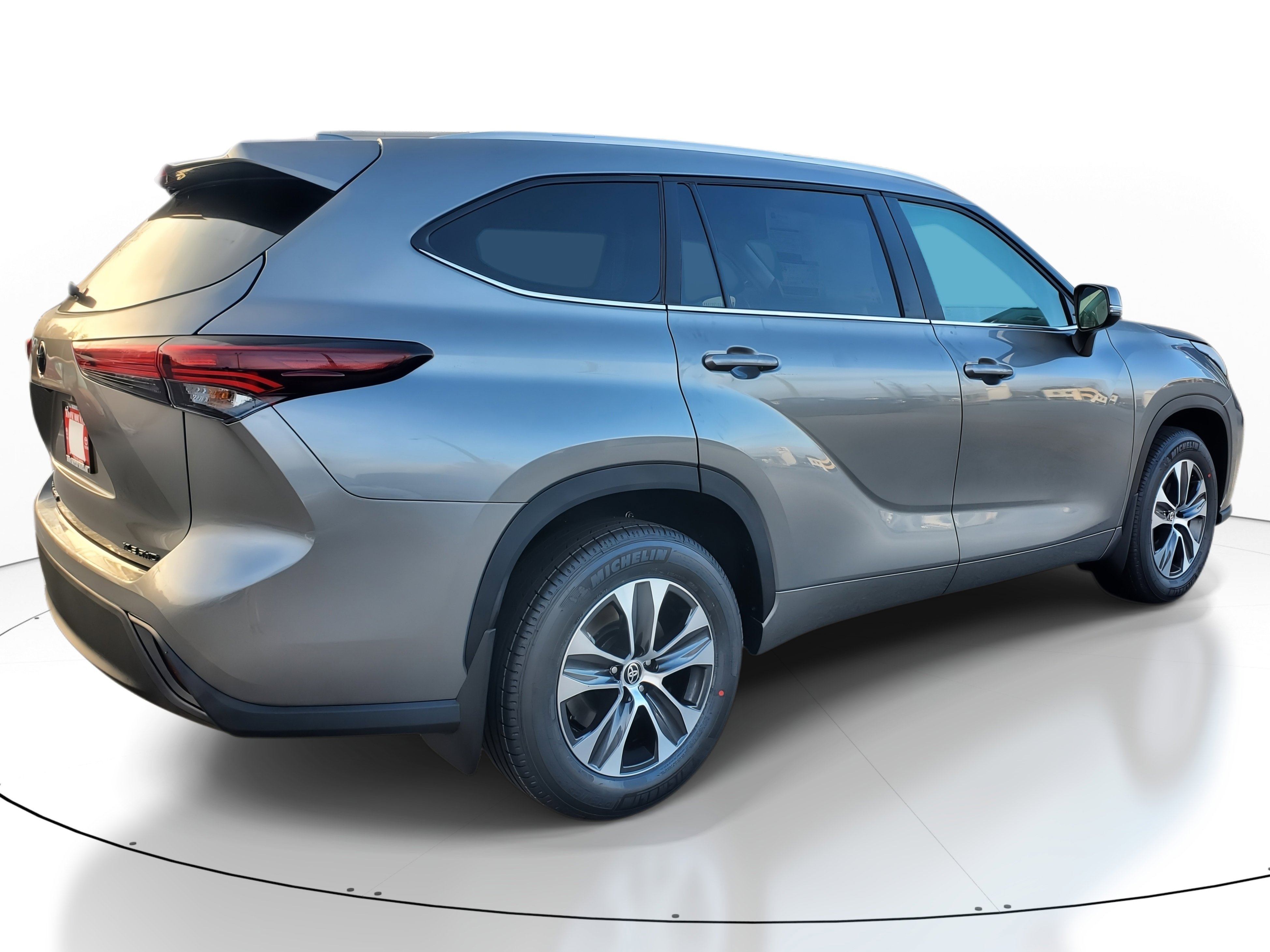 New 2026 Toyota Highlander XLE image 6