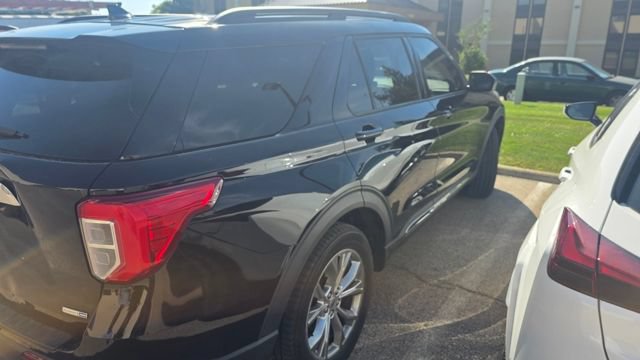 Used 2020 Ford Explorer XLT w/ Equipment Group 202A AWD/4WD image 3