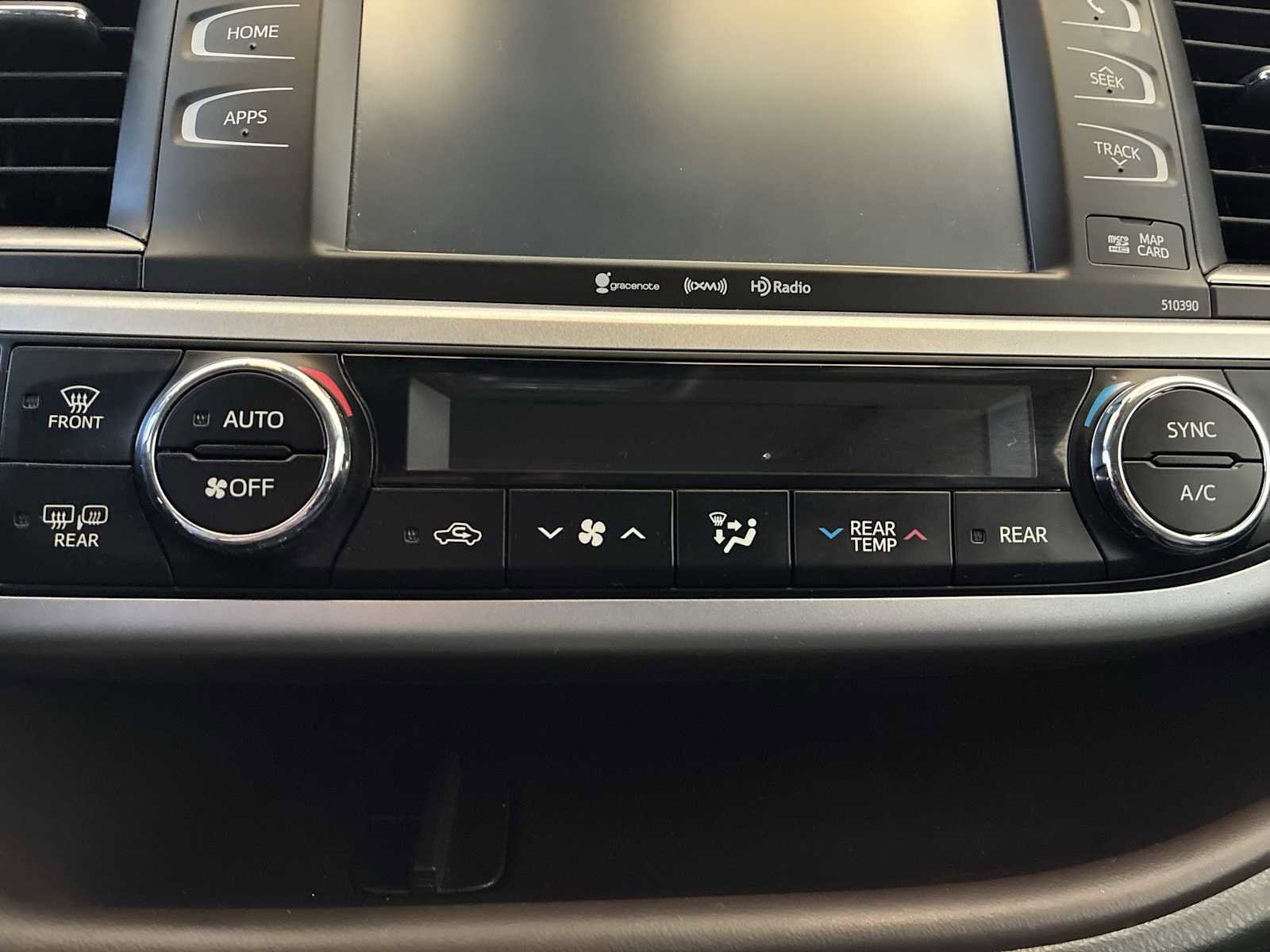 Used 2019 Toyota Highlander XLE image 17