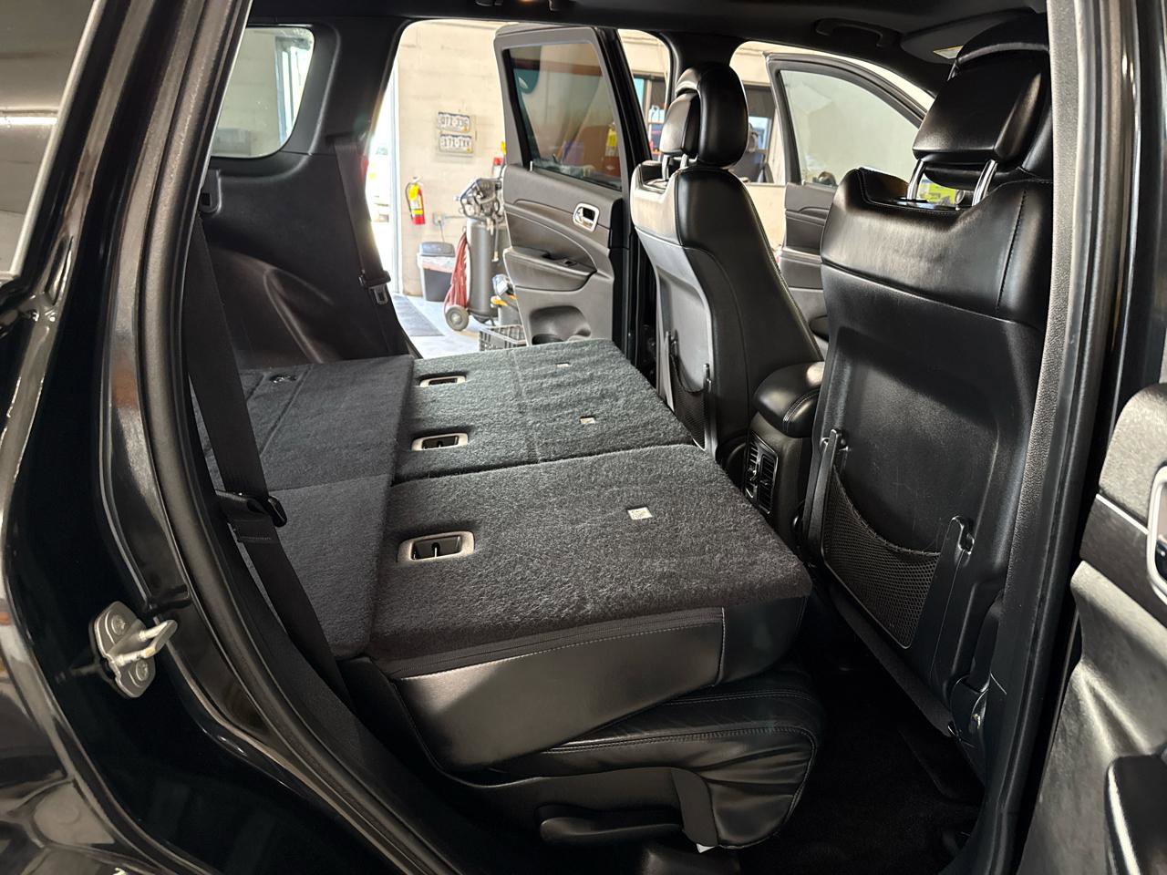 Used 2015 Jeep Grand Cherokee Altitude image 40