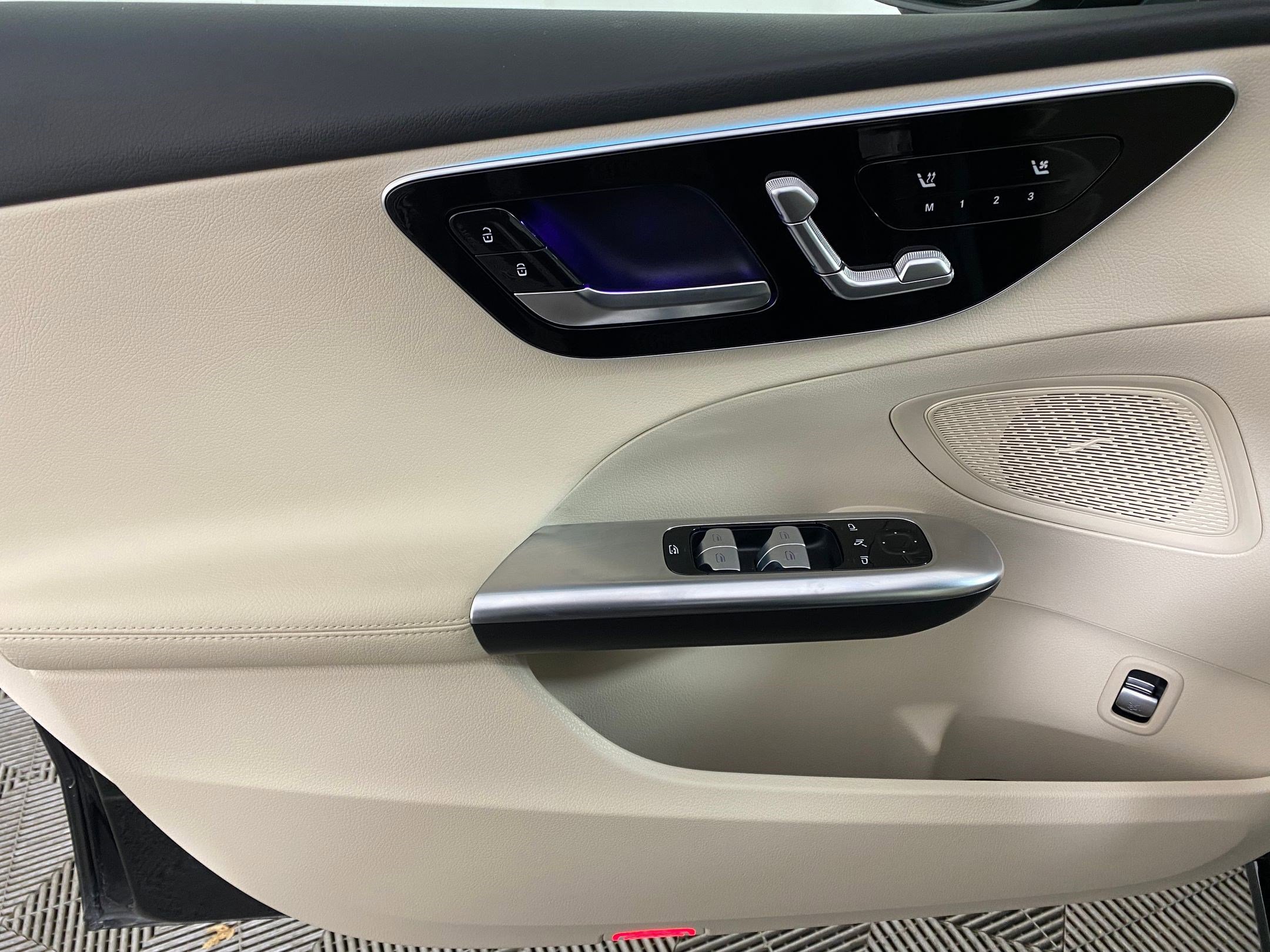 Certified 2025 Mercedes-Benz C 300 4MATIC Sedan image 11