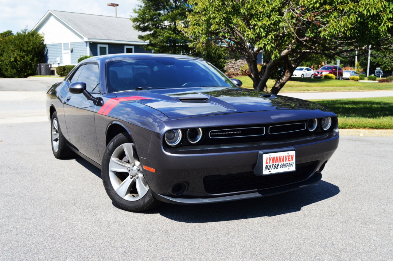Used 2019 Dodge Challenger SXT image 18