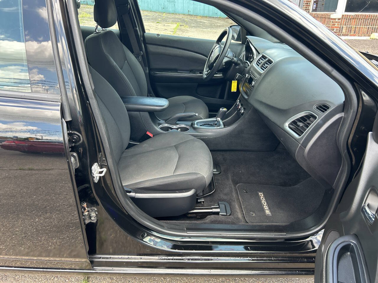 Used 2014 Dodge Avenger SE FWD image 21