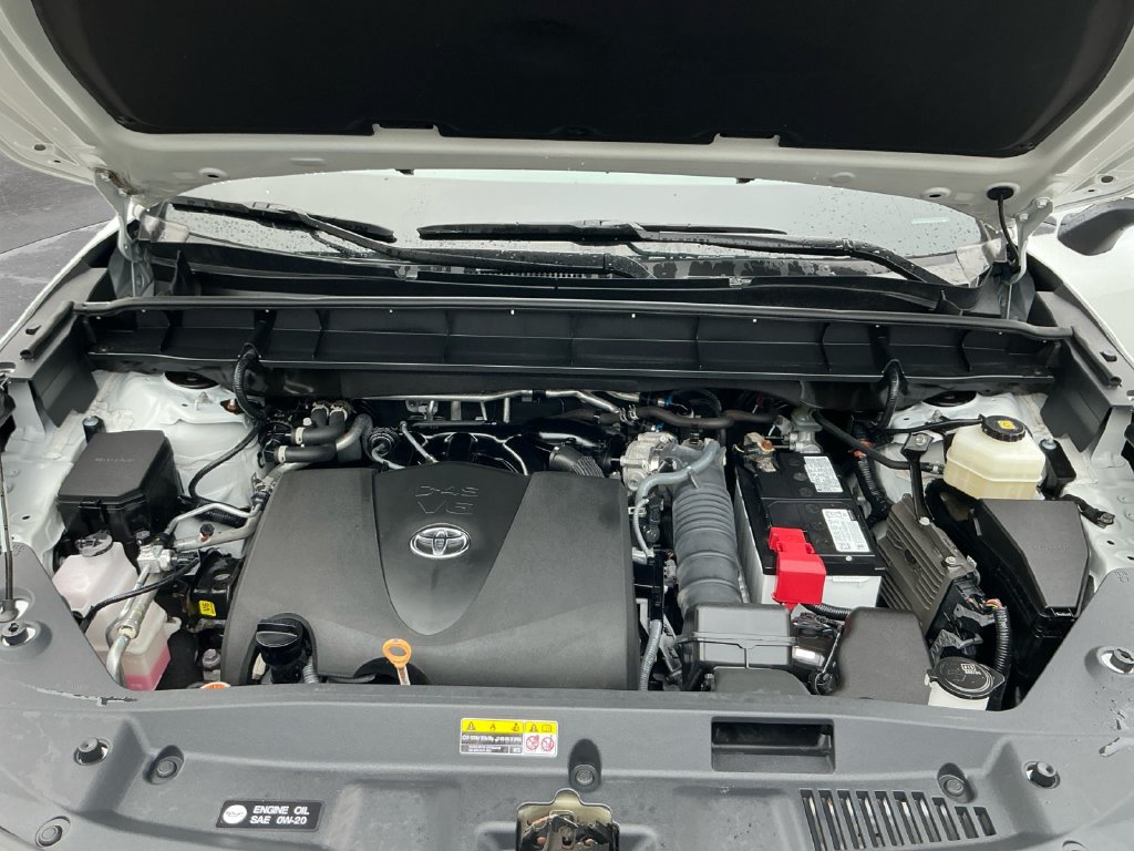 Used 2022 Toyota Highlander XLE AWD/4WD image 18