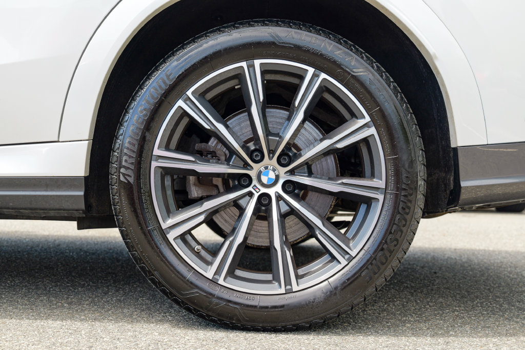 Used 2024 BMW X6 xDrive40i w/ Premium Package AWD/4WD image 14