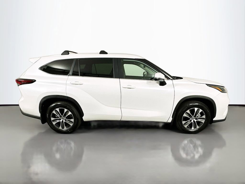 Certified 2026 Toyota Highlander XLE image 4