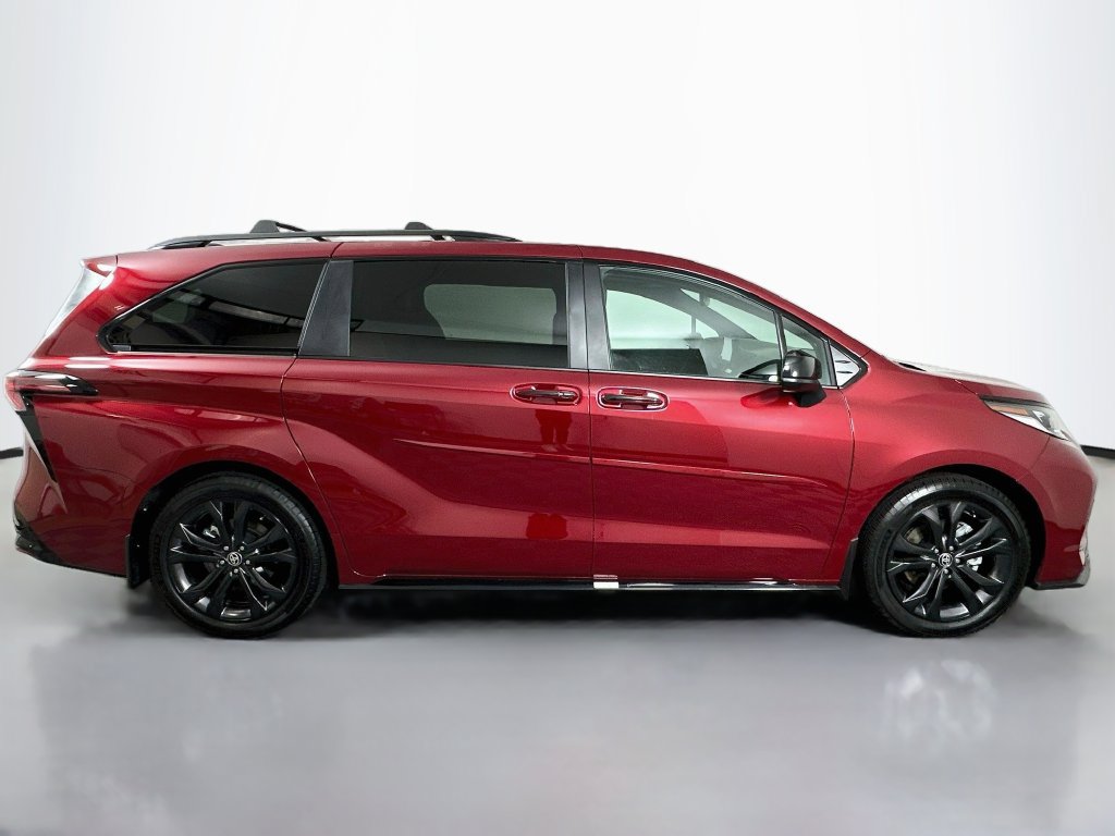 Certified 2026 Toyota Sienna XSE FWD image 4