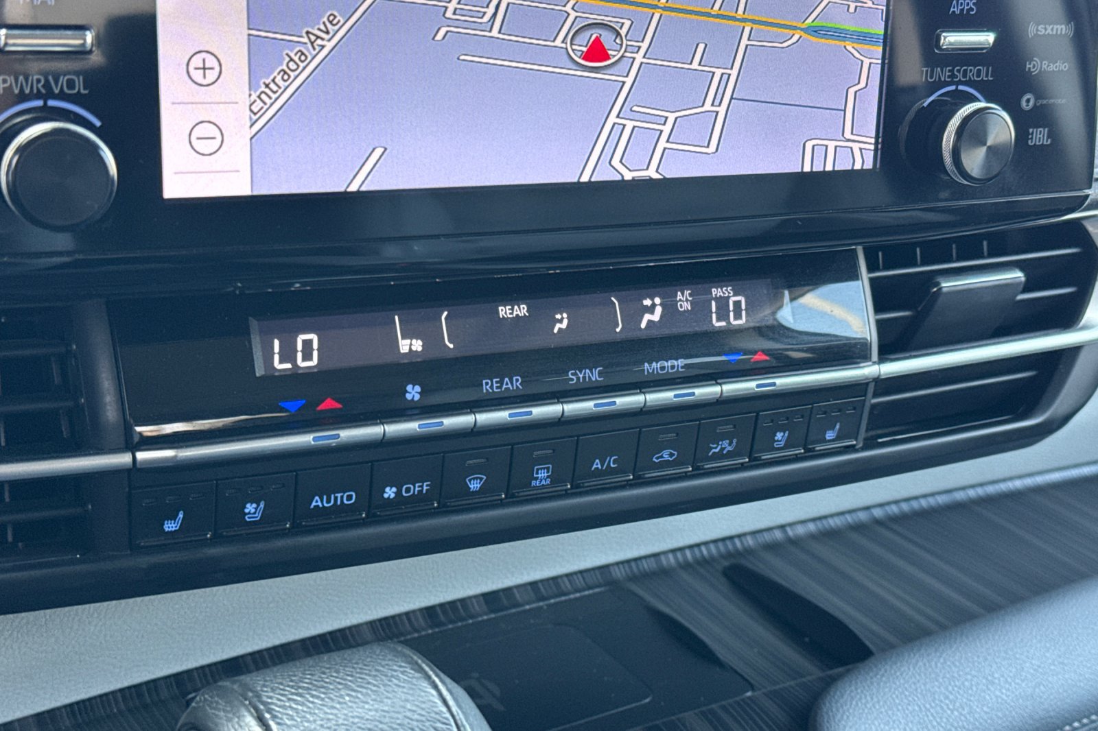 Certified 2024 Toyota Sienna Limited FWD image 27