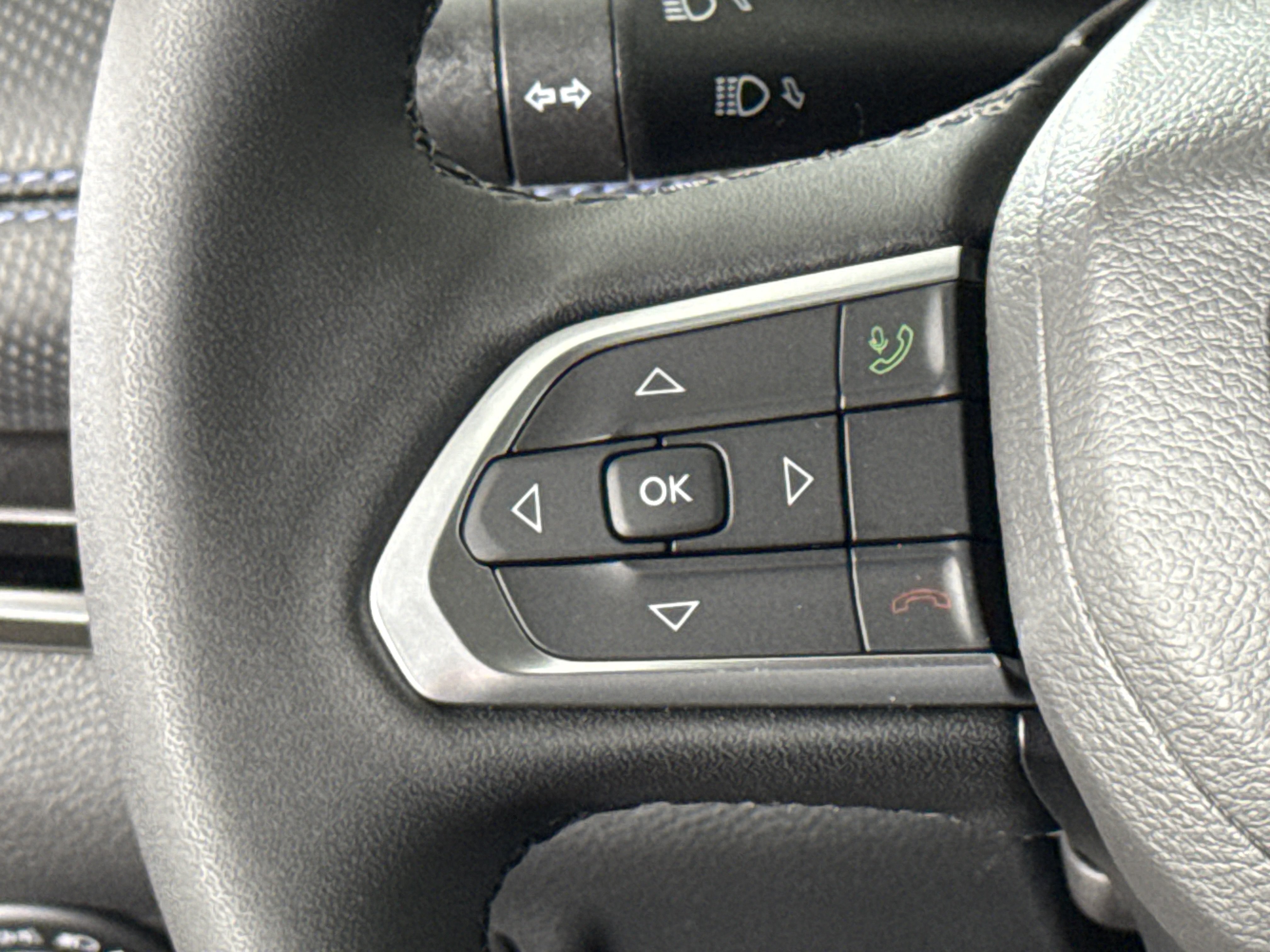 New 2026 Jeep Compass Latitude AWD/4WD image 17