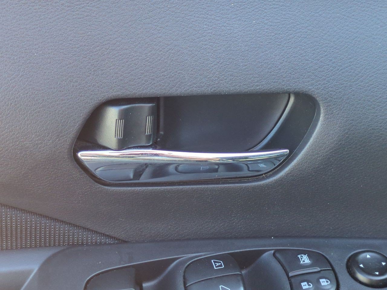 Certified 2021 Nissan Kicks SV FWD image 14