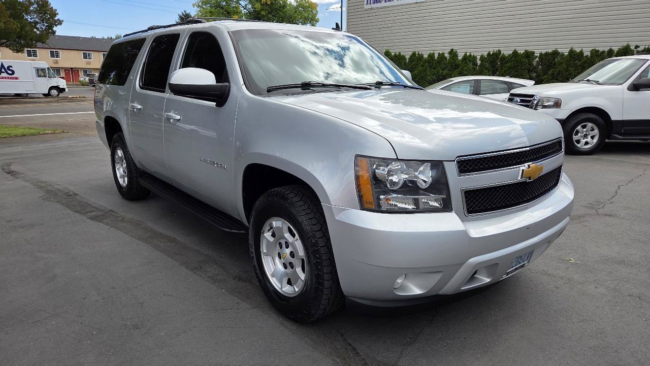 Used 2012 Chevrolet Suburban LT w/ Luxury Package AWD/4WD image 5