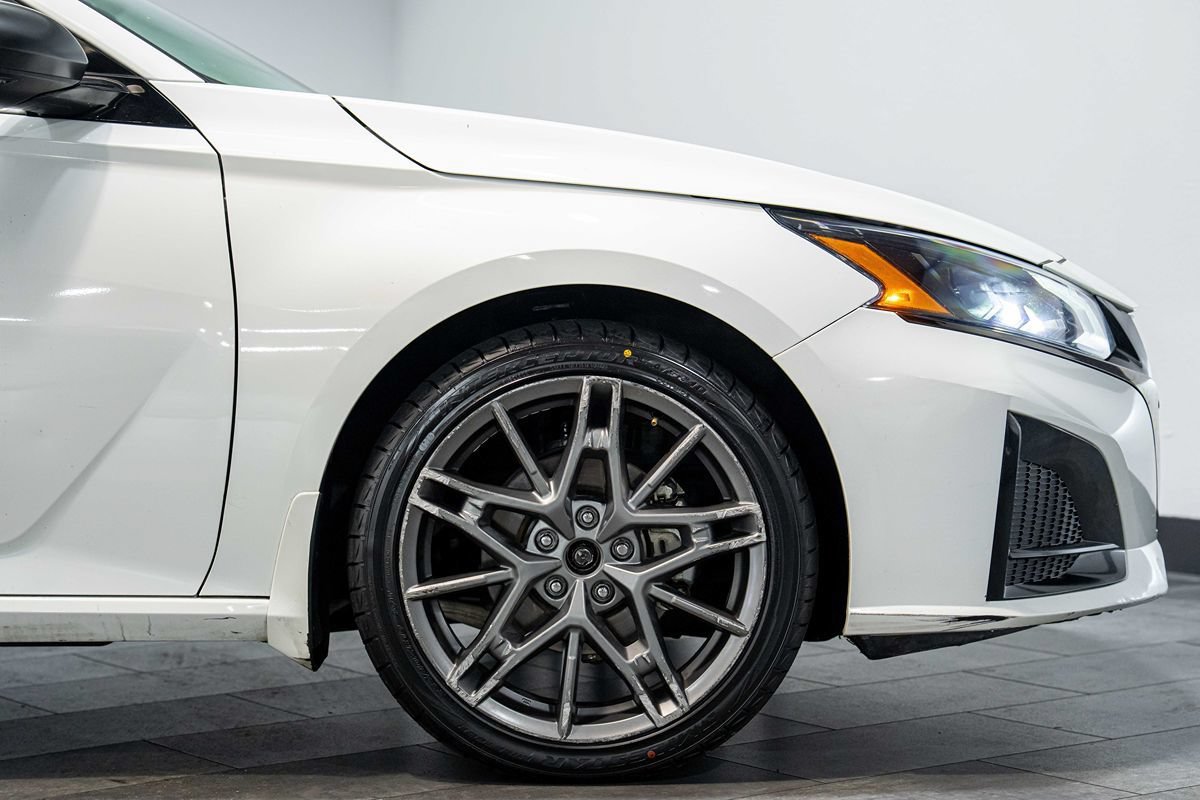 Used 2023 Nissan Altima 2.0 SR FWD image 9
