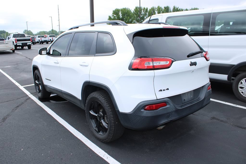 Used 2018 Jeep Cherokee Latitude w/ Altitude Package AWD/4WD image 7