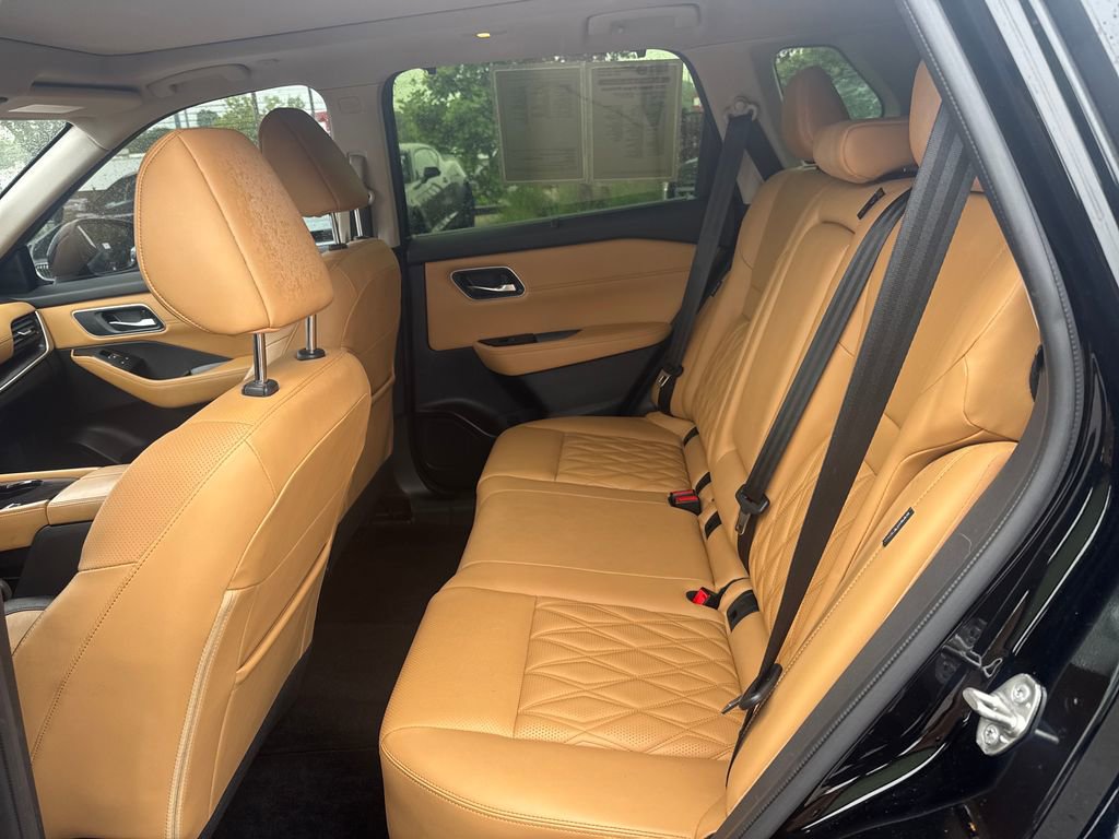 Used 2023 Nissan Rogue Platinum FWD image 26