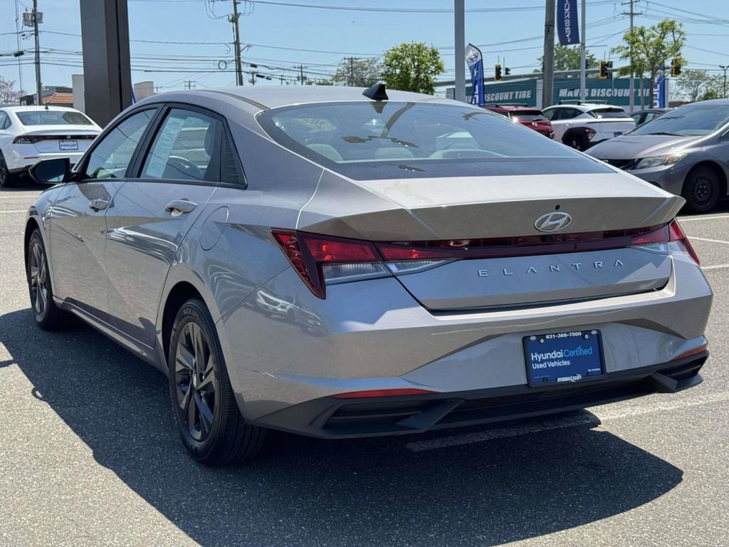 Used 2023 Hyundai Elantra SEL w/ Cargo Package FWD image 11
