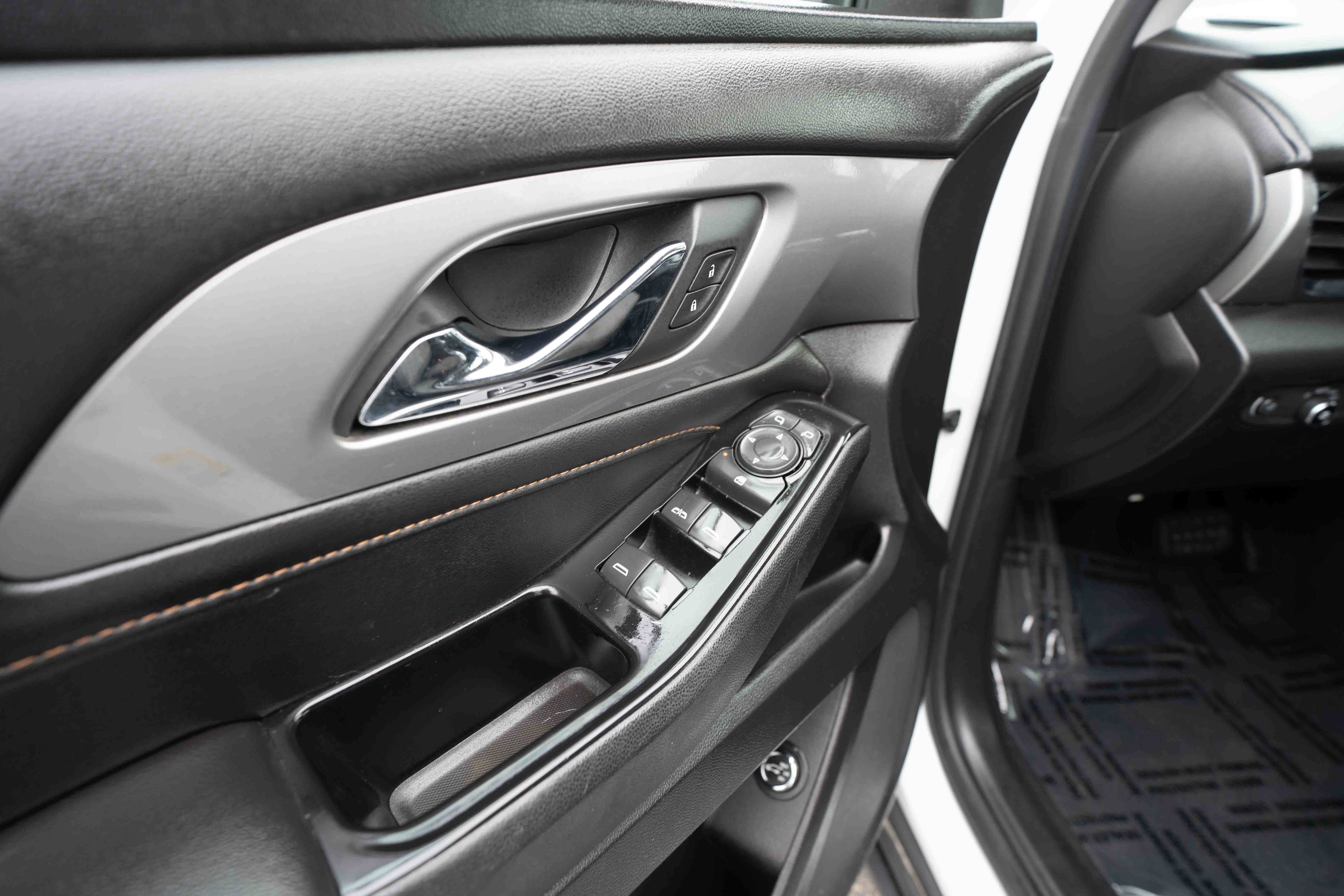 Used 2018 Chevrolet Traverse LT image 7