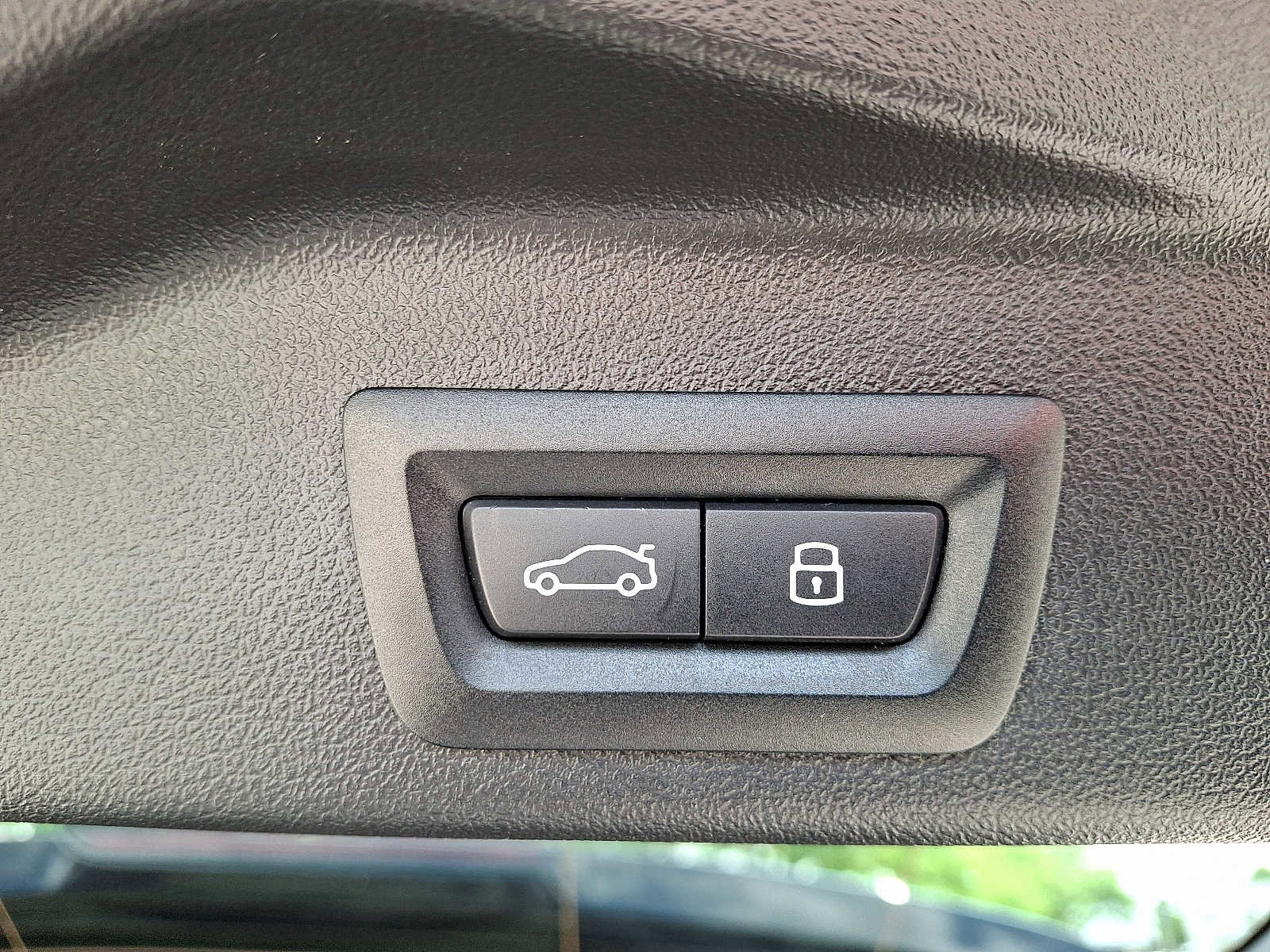 Used 2025 BMW X5 M60i w/ Executive Package image 29