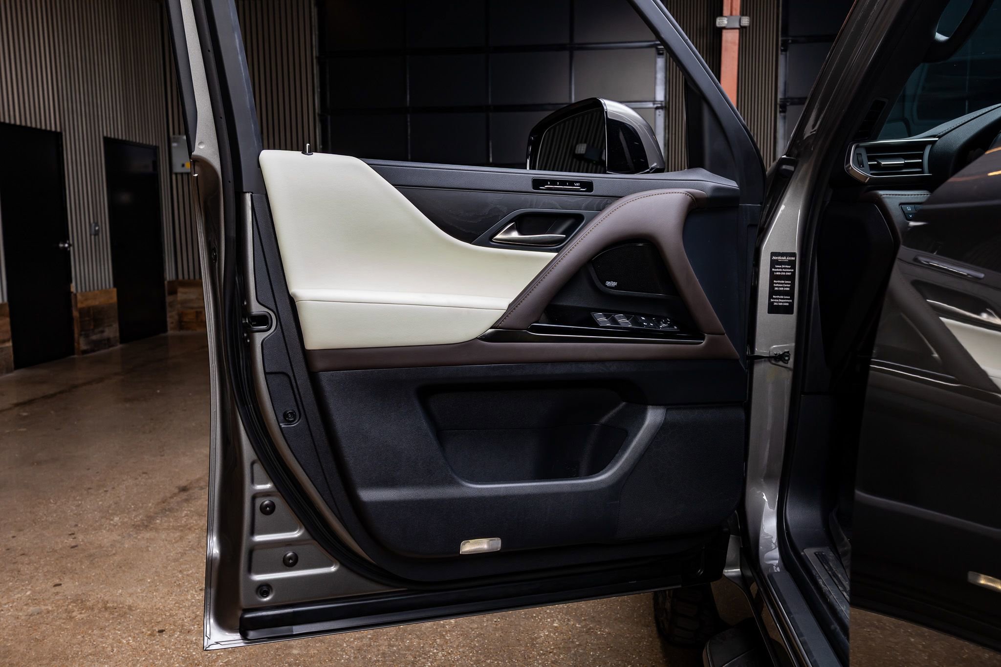 Used 2024 Lexus LX 600 4WD w/ Luxury Package image 35