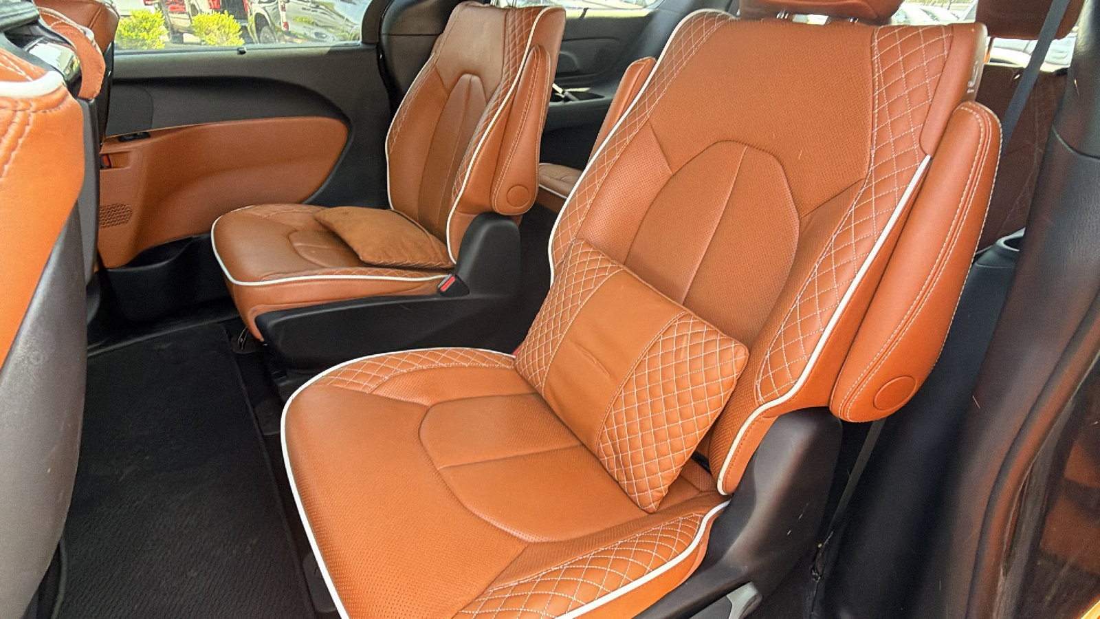 Used 2025 Chrysler Pacifica Pinnacle FWD image 23