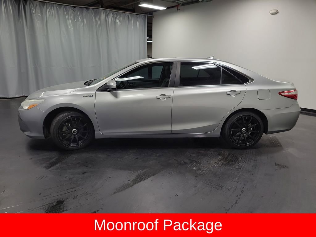 Used 2017 Toyota Camry XLE w/ Moonroof Package FWD image 5