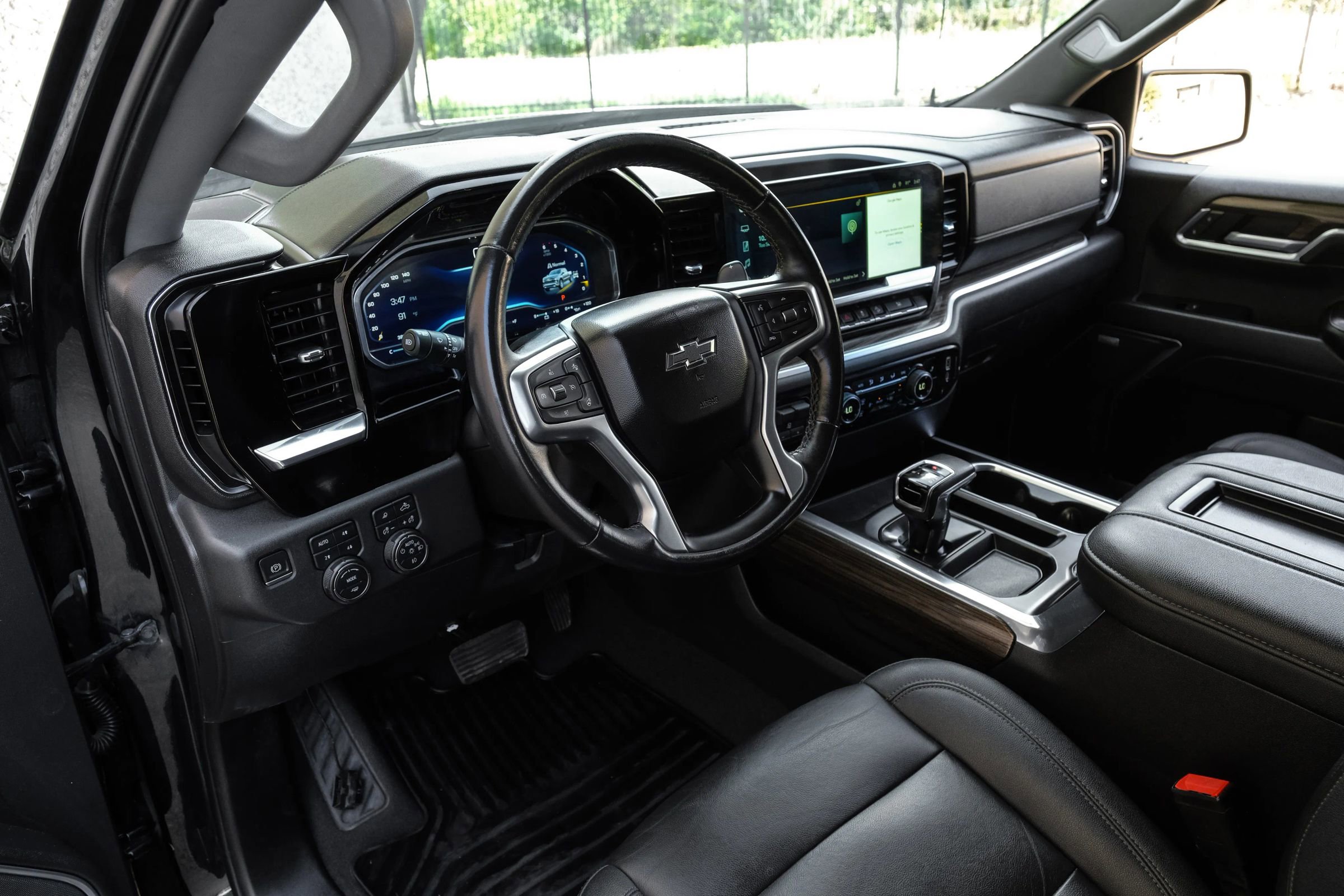 Used 2022 Chevrolet Silverado 1500 RST w/ Convenience Package II AWD/4WD image 3