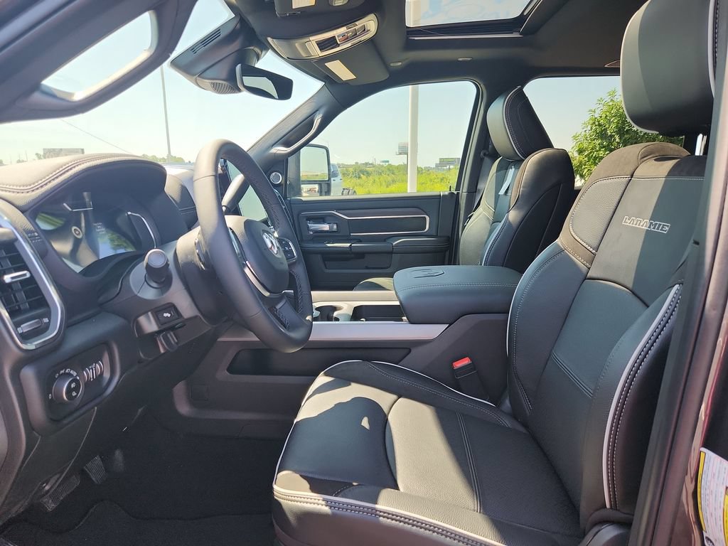 New 2026 RAM 3500 Laramie AWD/4WD image 10
