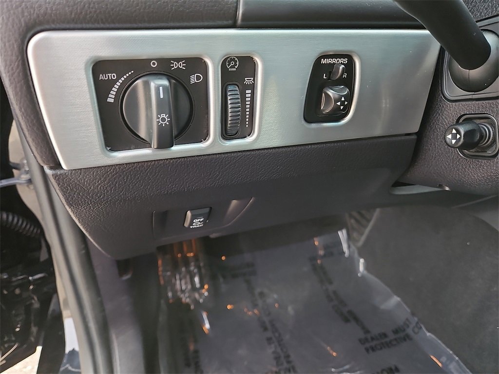 Used 2003 Ford Thunderbird Base image 19