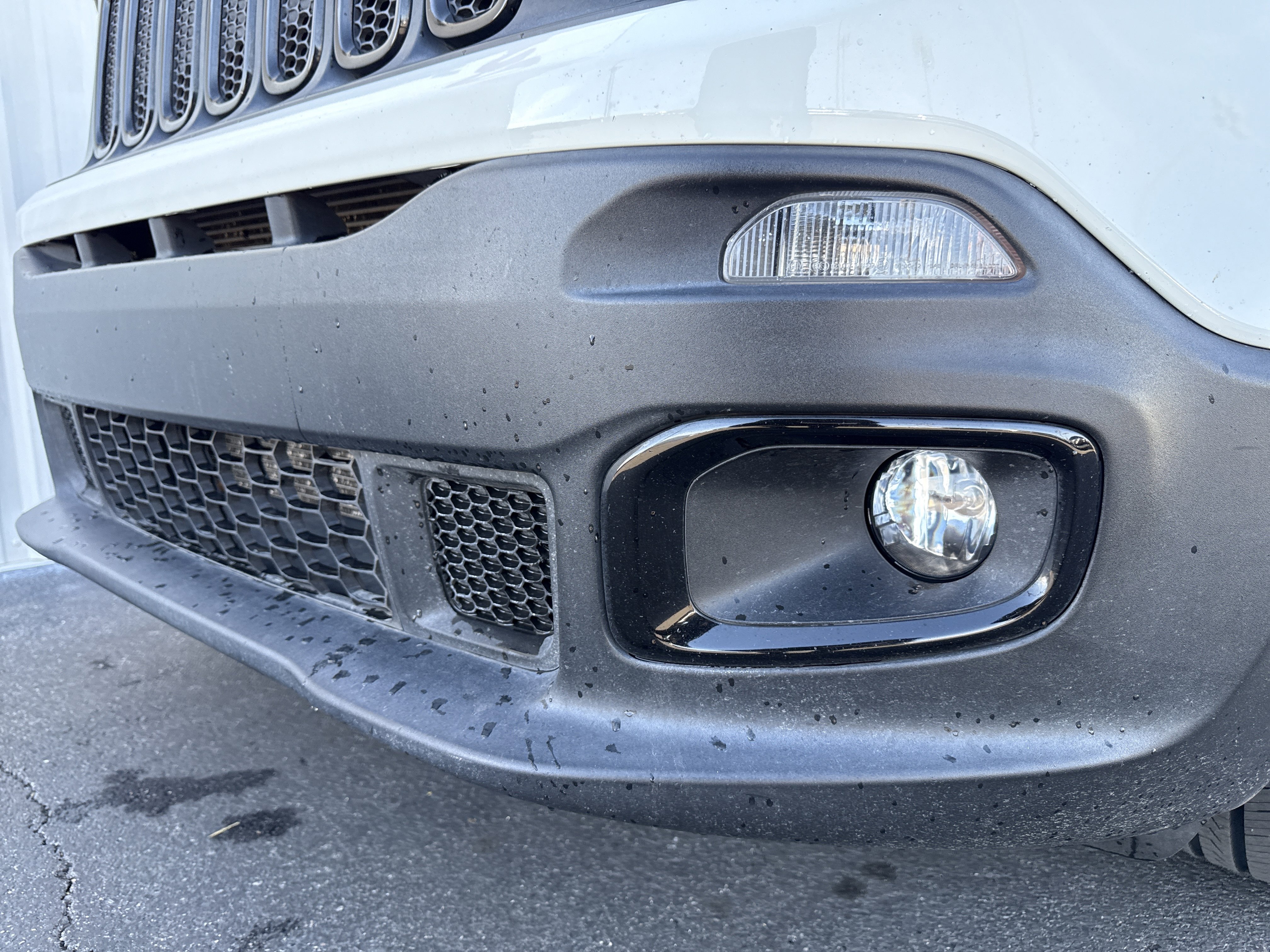 Used 2018 Jeep Renegade Altitude image 9