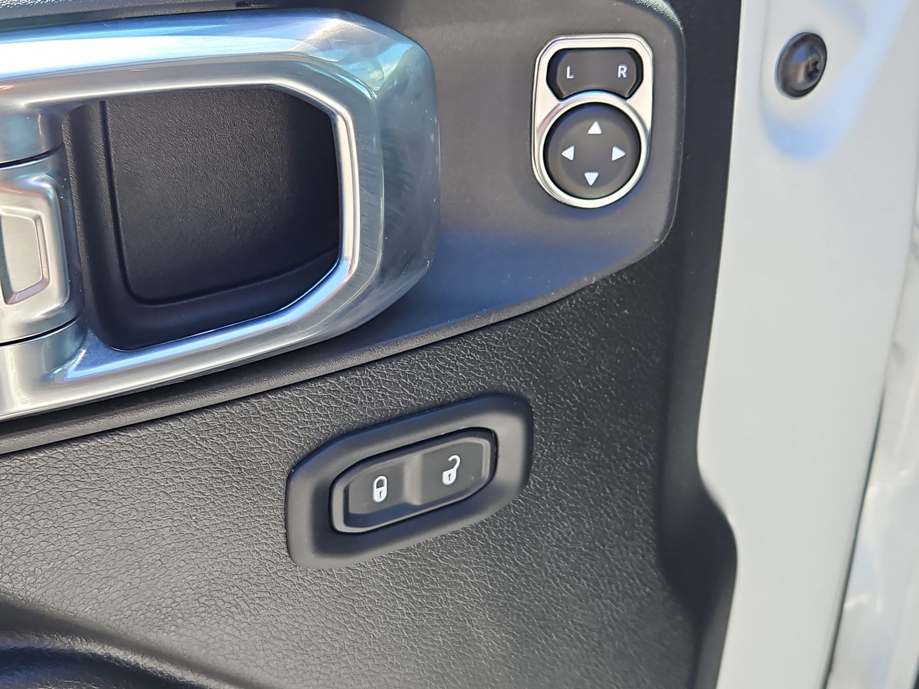 Used 2022 Jeep Gladiator Willys image 24