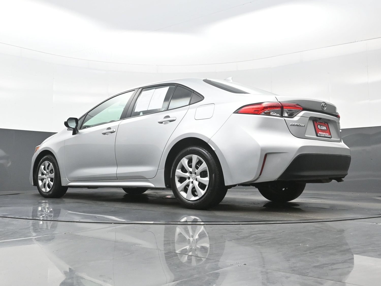 Used 2025 Toyota Corolla LE FWD image 28