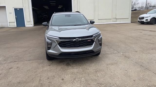 Used 2025 Chevrolet Trax RS w/ Driver Confidence Package image 3