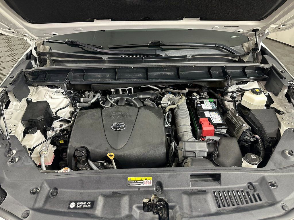 Used 2020 Toyota Highlander Limited image 13