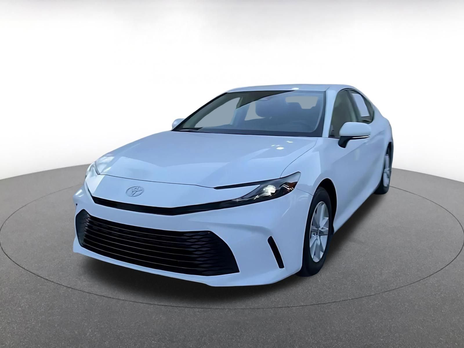 Used 2025 Toyota Camry LE image 7