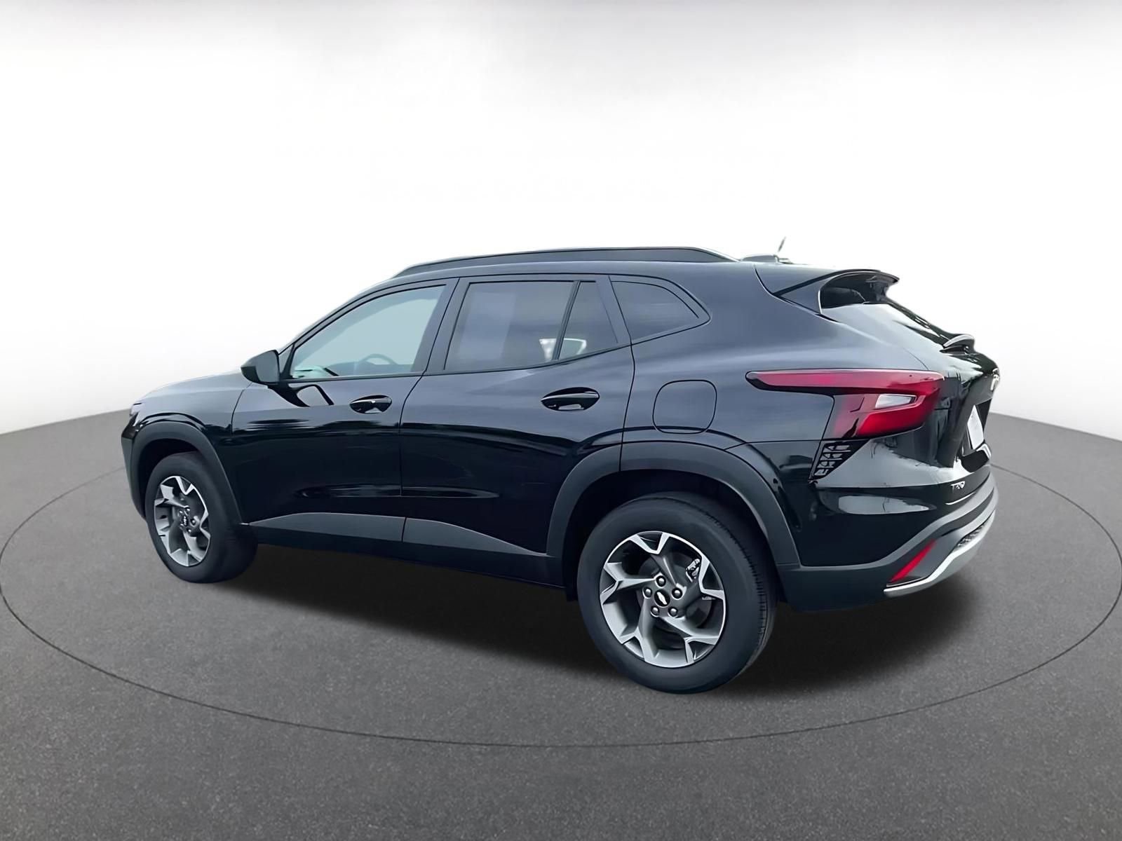 Used 2025 Chevrolet Trax LT image 10