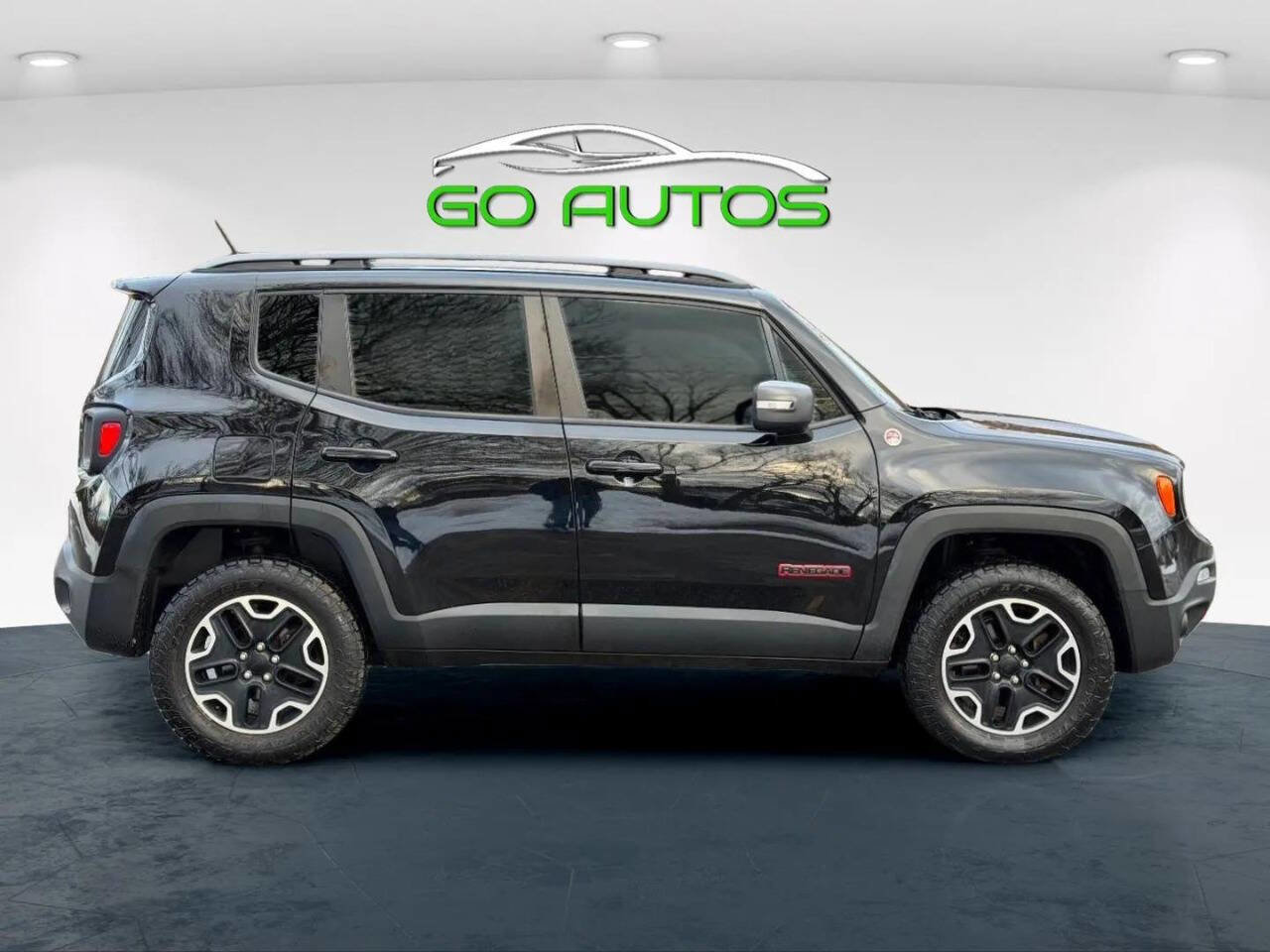 Used 2015 Jeep Renegade Trailhawk image 6