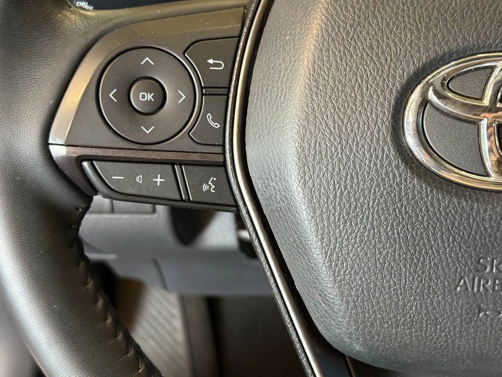 Used 2022 Toyota Camry SE image 11