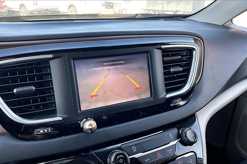 Used 2023 Chrysler Voyager LX FWD image 14