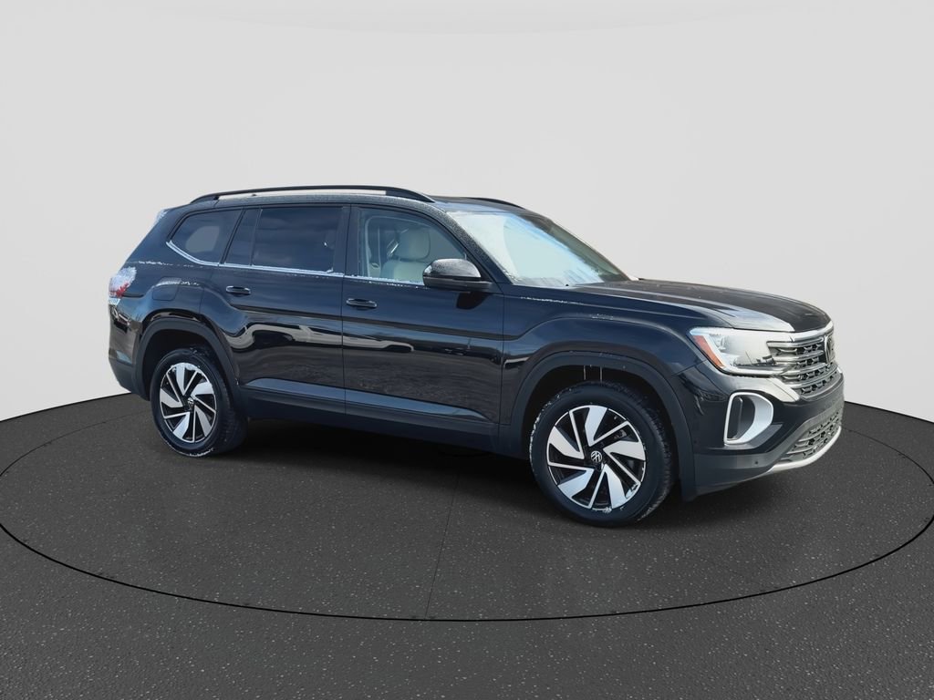 Used 2025 Volkswagen Atlas SE image 2
