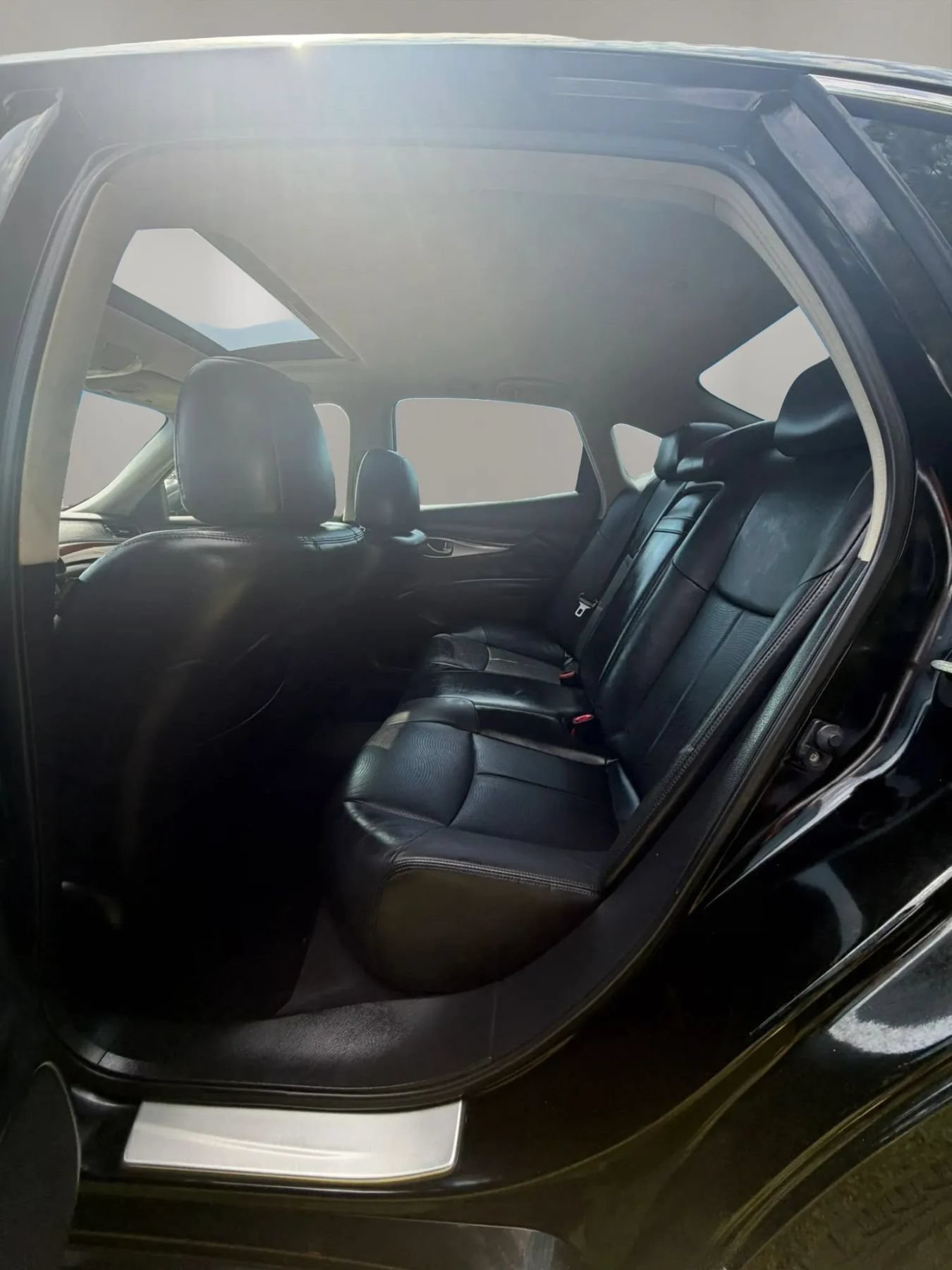Used 2015 INFINITI Q70 3.7 RWD image 11