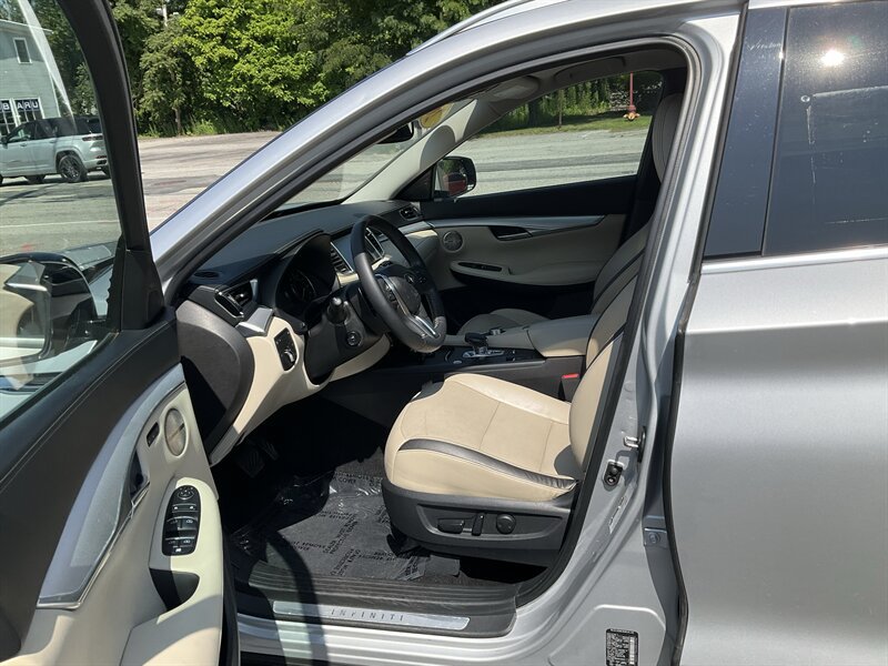 Used 2019 INFINITI QX50 Essential w/ Premium Heat Package AWD/4WD image 18