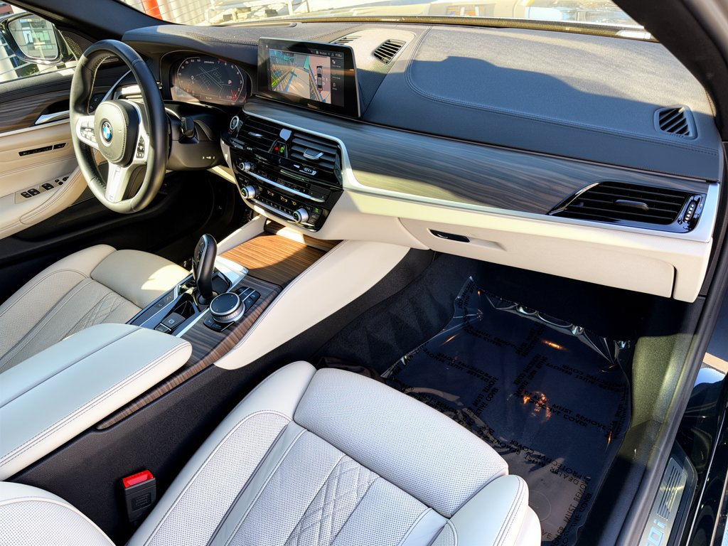 Used 2020 BMW M550i xDrive w/ Executive Package AWD/4WD image 31