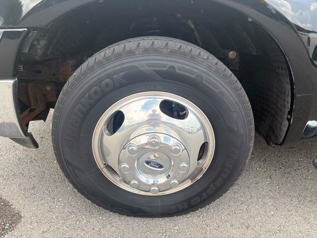 Used 2006 Ford F350 Lariat RWD image 12