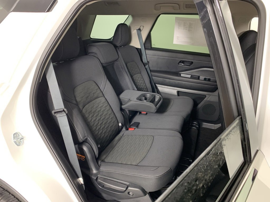 Used 2025 Nissan Pathfinder SV image 39