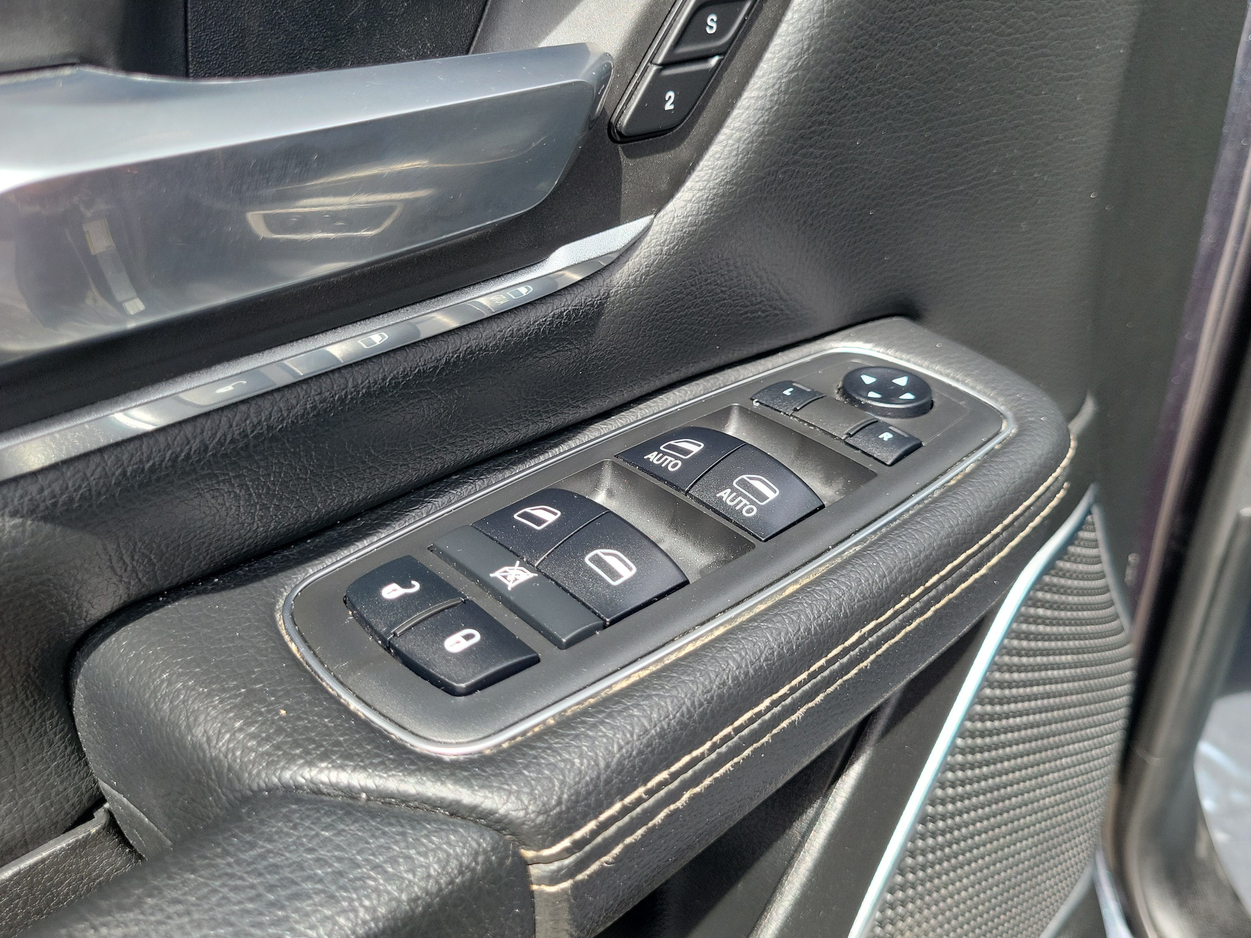 Used 2019 RAM 1500 Laramie AWD/4WD image 23